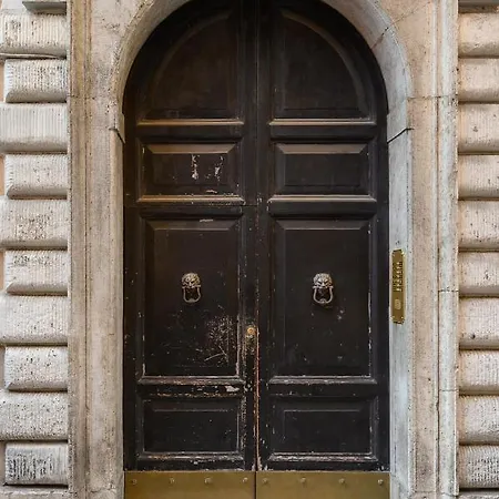 Marylin Via Della Croce *