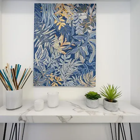 Marylin Via Della Croce *