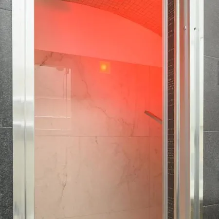 Marylin Via Della Croce *