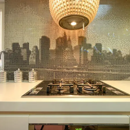 Marylin Via Della Croce *